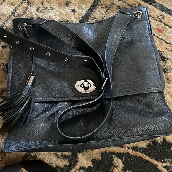 Black leather shoulder bag/crossbody bag. - Picture 1 of 6